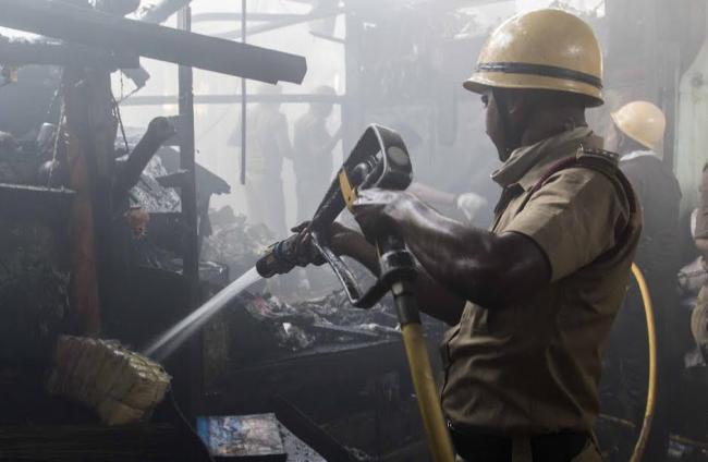 Major fire breaks out in Howrah's Ramrajatala marketIndia Blooms News Service - indiablooms