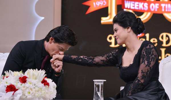Shahrukh,Kajol celebrate 1000 weeks of DDLJ