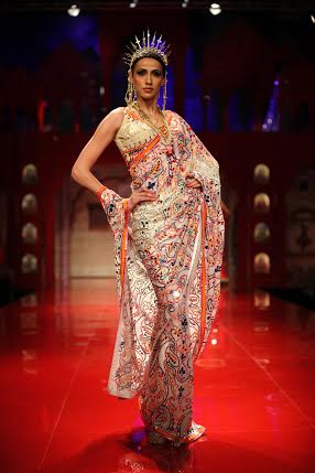 Kangana walks for Suneet Varma at IBFW