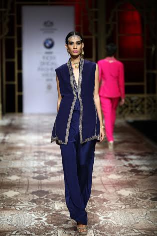Raghavendra Rathore  showcases collection at Bridal Fashion Week