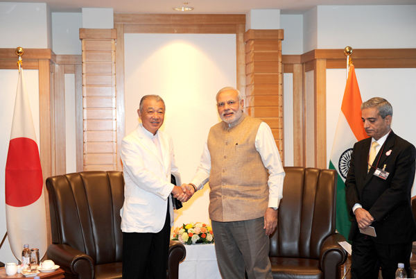 Japan: PM Modi plays drums 