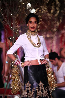 Lisa Haydon walks ramp for Monisha Jaising