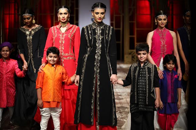 Raghavendra Rathore  showcases collection at Bridal Fashion Week
