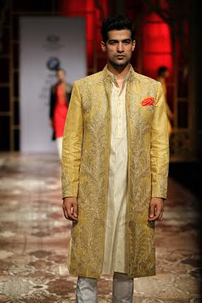 Raghavendra Rathore  showcases collection at Bridal Fashion Week