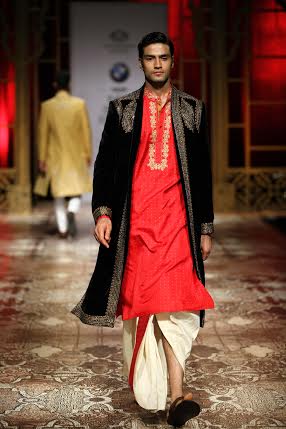 Raghavendra Rathore  showcases collection at Bridal Fashion Week