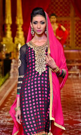 Prachi sizzles on the ramp