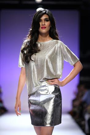 Kriti Sanon walks the ramp at Lakme Fashion Week 