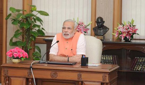 Narendra Modi explaining at the launch of "MyGov portal"