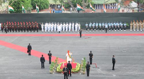 Narendra Modi inspecting the Guard of Honour at Red Fort