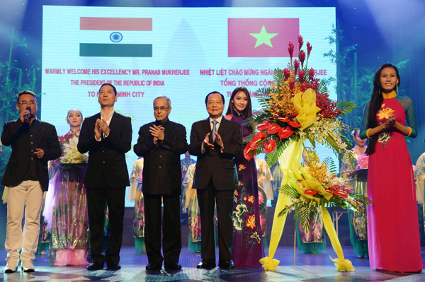 Narendra Modi taking blessing of his mother