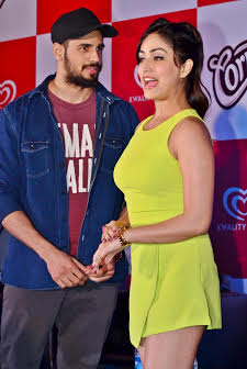 Sidharth, Yami visit Kolkata today