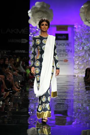 Shilpa Shetty walks the ramp at Lakme Fashion Week