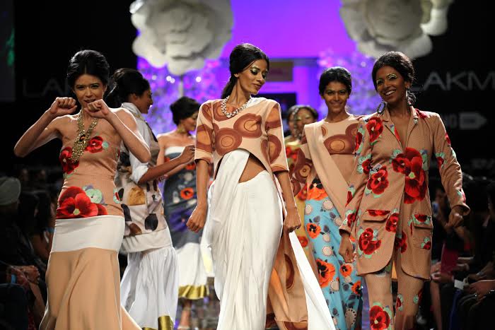 Shilpa Shetty walks the ramp at Lakme Fashion Week