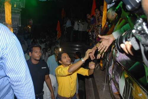 Shreyas, Uddhav at re-launch of Hindmata Theatre