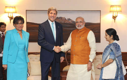  Mr. John Kerry and the US Secretary of Commerce, Ms. Penny Pritzker calling on the Prime Minister