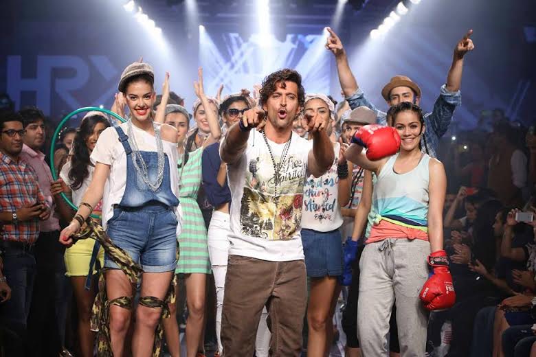Hrithik Roshan walks the ramp for his brand HRX at the Myntra Fashion Weekend!
