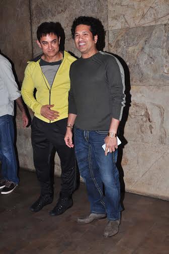Aamir hosts special PK screening for Sachin
