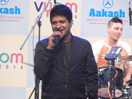 Jwala Gutta, KK add verve to Aakash Institute celebrations