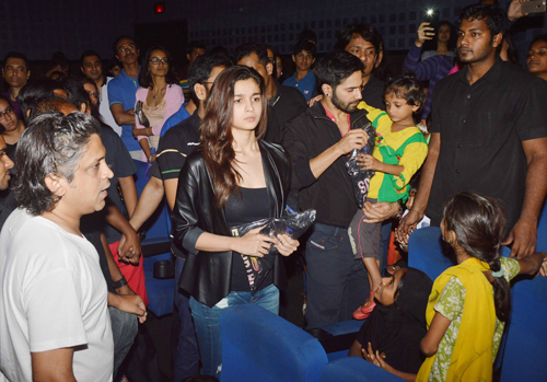 Alia, Varun wow fans at screening
