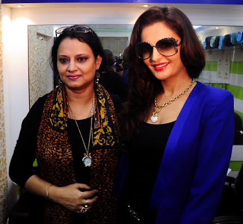 Monica inaugurates Glamzon Salon in Kolkata
