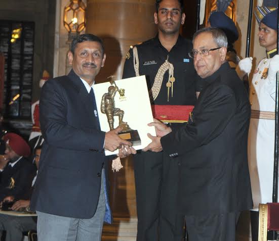 President confers National Sports Awards 