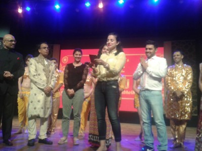  Amisha Patel , Tejasvini Pandit Blame It On Yashraj!