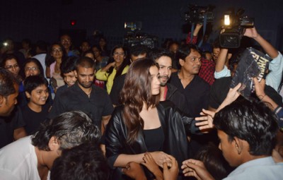 Alia, Varun wow fans at screening