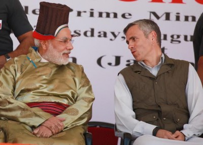 Omar welcomes Modi, praises Manmohan for funds