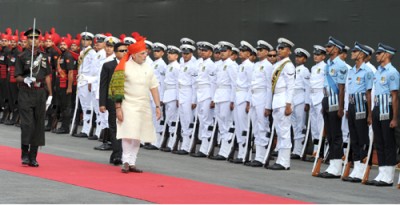 Narendra Modi inspecting the Guard of Honour at Red Fort