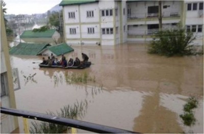 Flood waters receding, focus now to rescue "angry" people in interior Kashmir