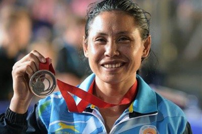  In tears, Sarita Devi refuses to wear Asian Games bronze