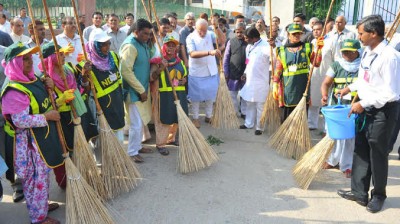 PM Modi launches Clean India campaign