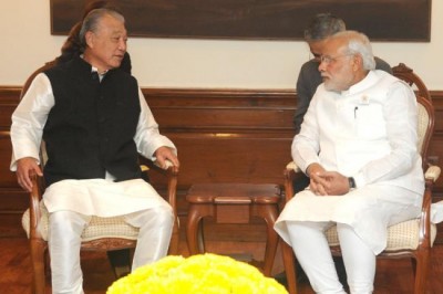 Yohei Sasakawa calls on PM