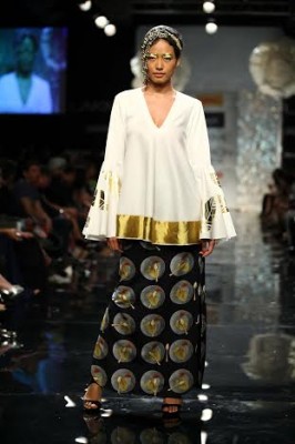 Shilpa Shetty walks the ramp at Lakme Fashion Week