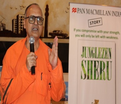 Swami Samarpan launches his new book 