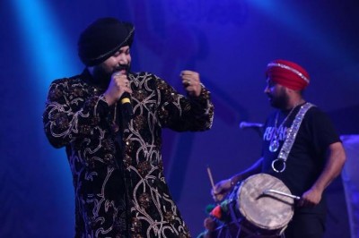 Kuwait dances to the tunes of Daler Mehndi