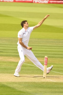 India-England Test: Finn replaces injured Plunkett 