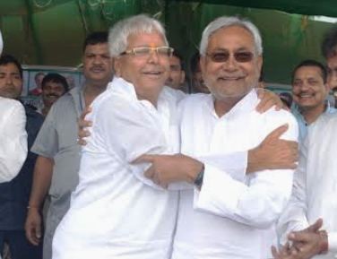 Nitish calls RSS rumor spreading society at rally with Lalu