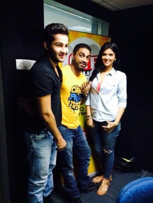 'Lekar Hum Deewana Dil' lead pair visits Delhi gurudwara