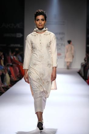Soumitra Mondal showcases collection at LFW  
