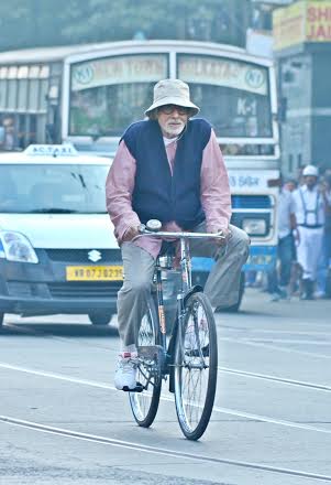 Amitabh shoots for 'Piku' in Kolkata's Shyambazar area