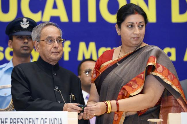 Pranab Mukherjee lighting the lamp 