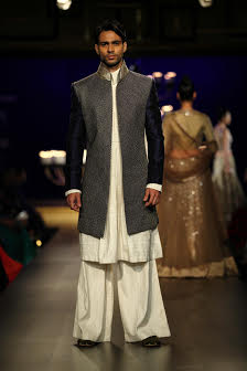 ICW Delhi: Aditya Roy Kapoor, Alia Bhatt walks ramp for Manish Malhotra