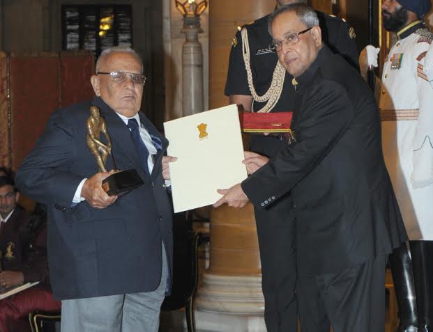 President confers National Sports Awards 