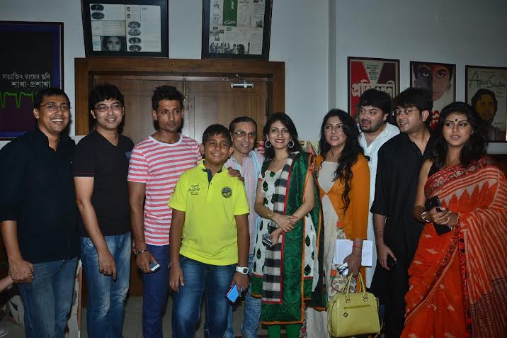 'Gogoler Kirti' premiers in Kolkata