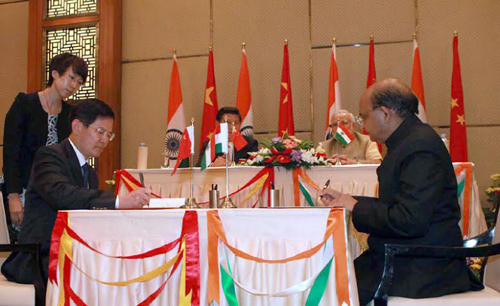 Modi hosts grand Gujarati fiesta for Chinese President