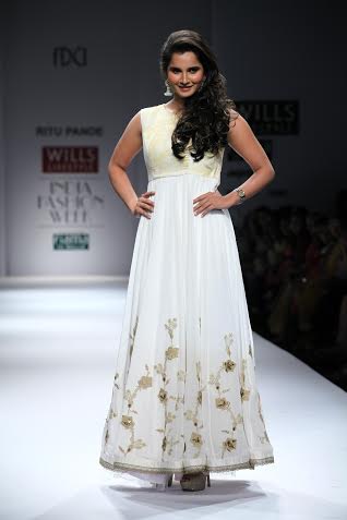 Sania Mirza walks for designer Ritu Pande at  WLIFW 