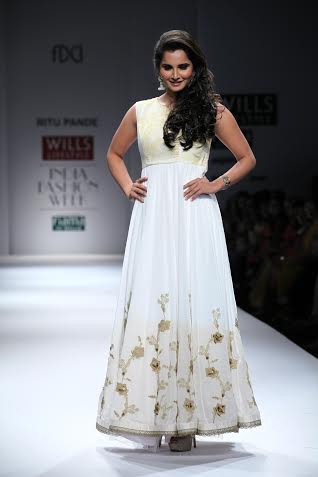 Sania Mirza walks for designer Ritu Pande at  WLIFW 