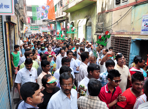 LS: Political leaders campaign in Kolkata