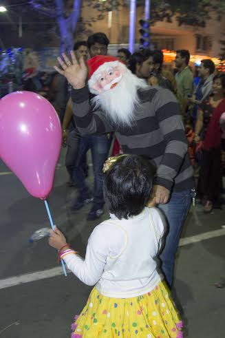 Christmas fever grips Kolkata